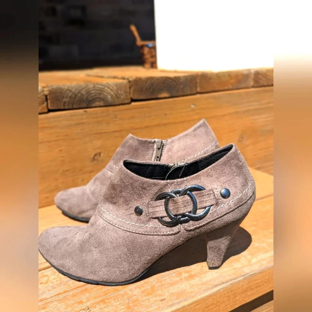 XAPPEAL Zip Ankle Boot Women’s Western Grey - Suede